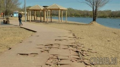 В центральном парке Караганды орудуют вандалы
